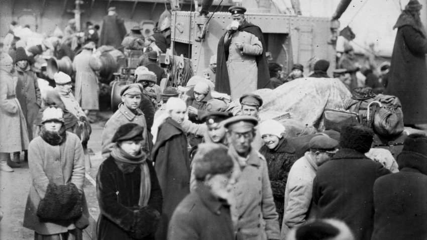 После прихода к власти большевиков из России бежали тысячи русских