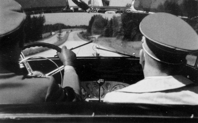 Как личный шофер Гитлера, Эрих Кемпка, пил за победу с советскими солдатами