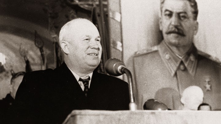 Почему Иосифа Сталина убрали из Мавзолея