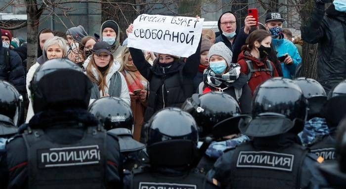 Европа и США осудили применение силы против протестующих в России Европа и США осудили применение силы против протестующих в России