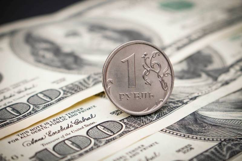Российские банки направили миллиарды долларов чтобы укрепить курс рубля