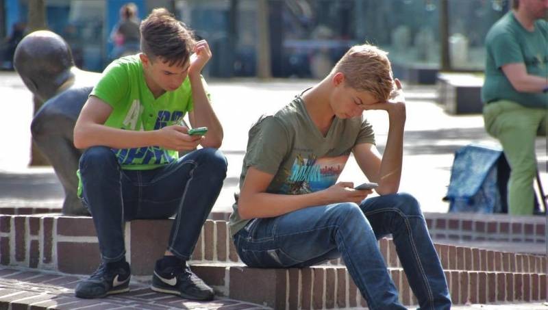 Российское правительство хочет ввести алименты на детей до 20 лет, которые учатся в школе