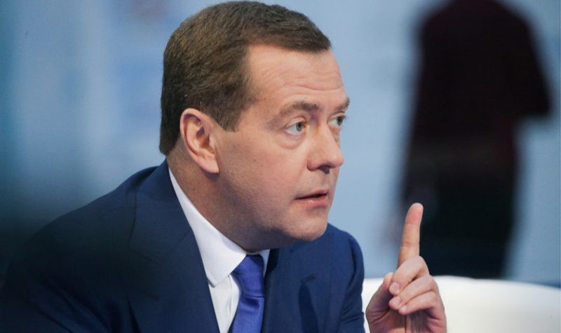 Правда ли, что Дмитрий Медведев находится на своей даче и не выходит оттуда Правда ли, что Дмитрий Медведев находится на своей даче и не выходит оттуда