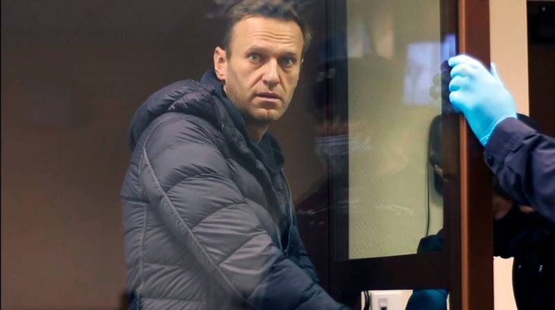 Правда ли, что Дмитрий Медведев находится на своей даче и не выходит оттуда Правда ли, что Дмитрий Медведев находится на своей даче и не выходит оттуда