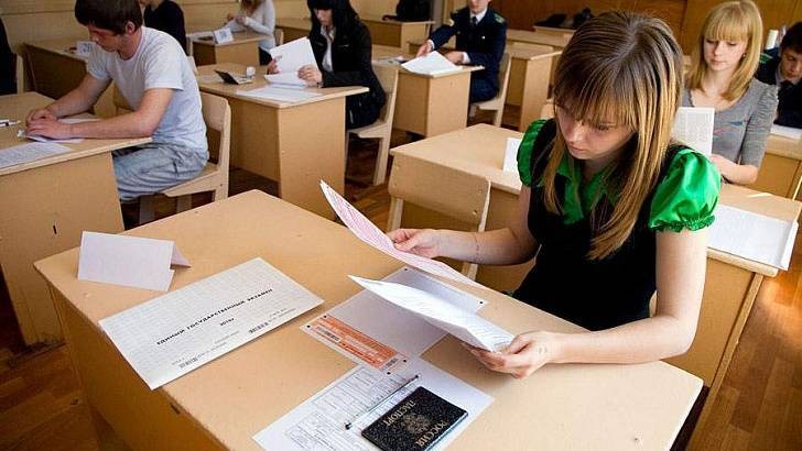 Российским школьникам упростили порядок сдачи экзаменов в 2021 году