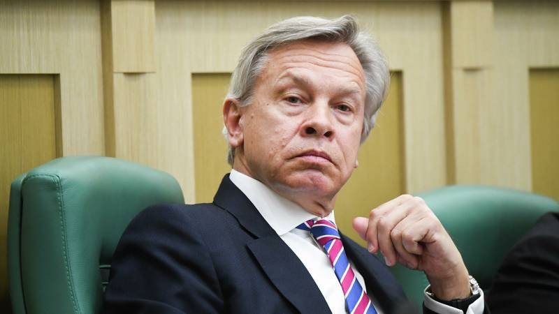 Реакция мировой общественности на инцидент с Джо Байденом на трапе самолёта Реакция мировой общественности на инцидент с Джо Байденом на трапе самолёта