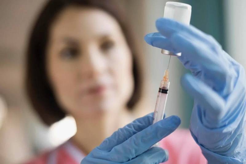 Чем опасна вакцина от коронавируса после 60 лет