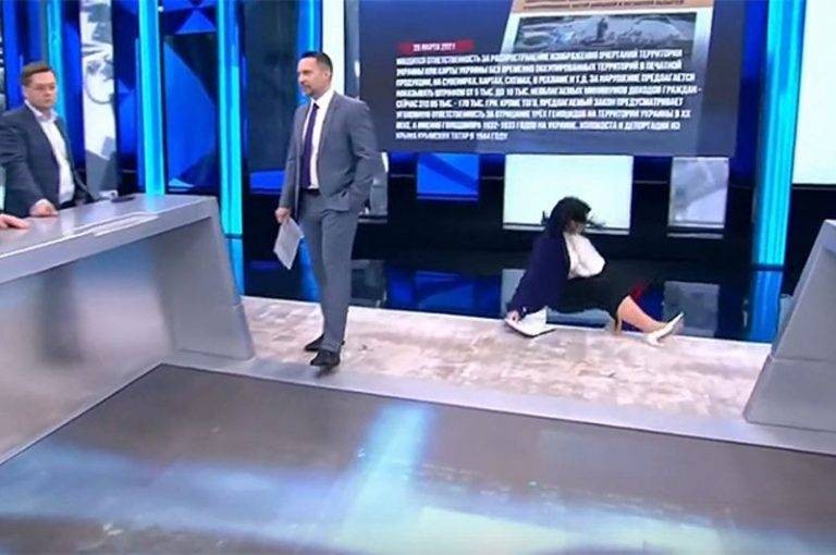 Неудачное падение ведущей Екатерины Стриженовой спас швейцарский имплант