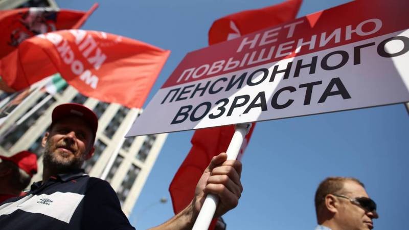 Пенсионный возраст в России предложили вернуть к дореформенным показателям