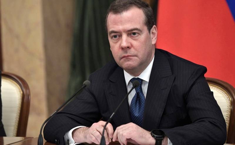 Политолог спрогнозировал, что Дмитрий Медведев станет преемником Путина в 2024 году Политолог спрогнозировал, что Дмитрий Медведев станет преемником Путина в 2024 году