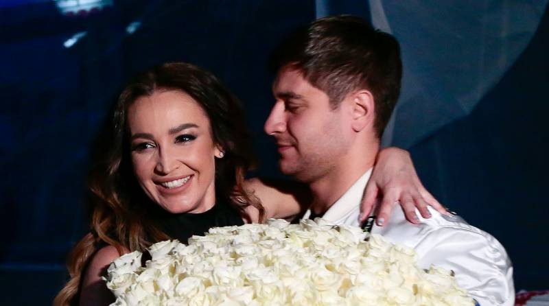Ольга Бузова вышла на связь с поклонниками, находясь в больничной палате Ольга Бузова вышла на связь с поклонниками, находясь в больничной палате