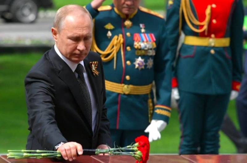 Владимир Путин поздравил с Днем Победы: что сказал президент в 2021 году