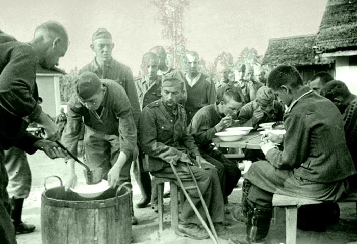 Как и чем кормили пленных немцев в СССР