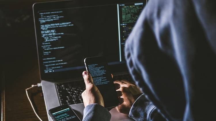 Эксперт рассказал, зачем телефонные мошенники могут записывать голоса россиян