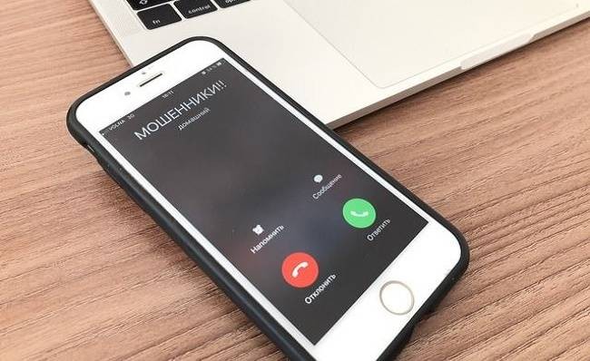 Эксперт рассказал, зачем телефонные мошенники могут записывать голоса россиян