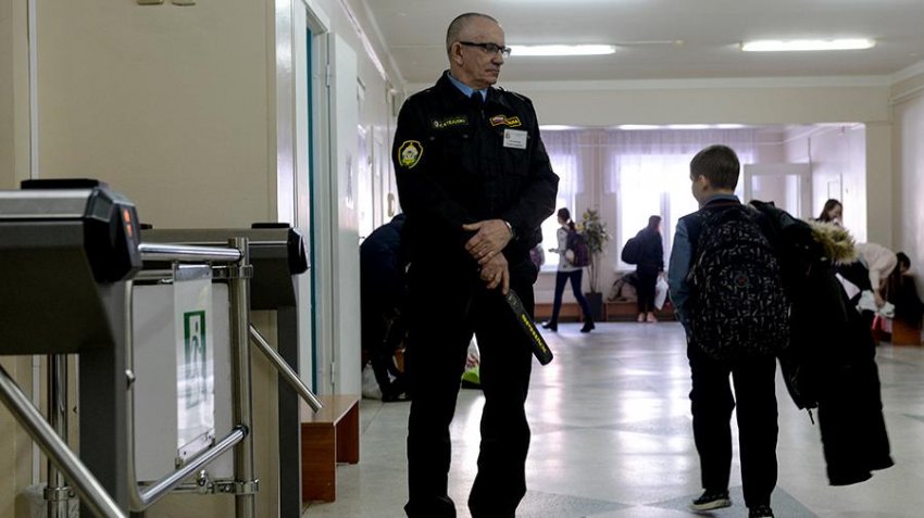 Следственный комитет РФ возмущен отказом родителей платить за охрану в школе