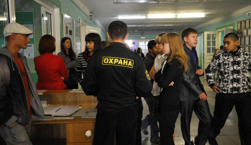 Следственный комитет РФ возмущен отказом родителей платить за охрану в школе