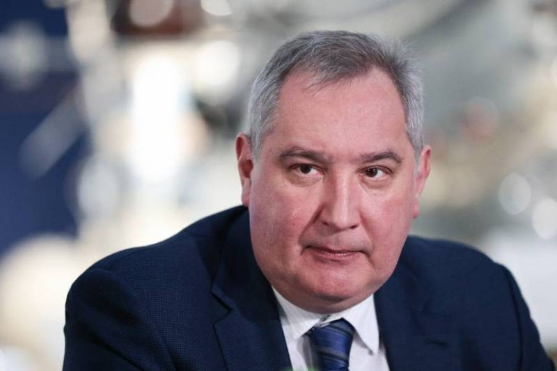 Кабмин снова повышает оклады российским космонавтам