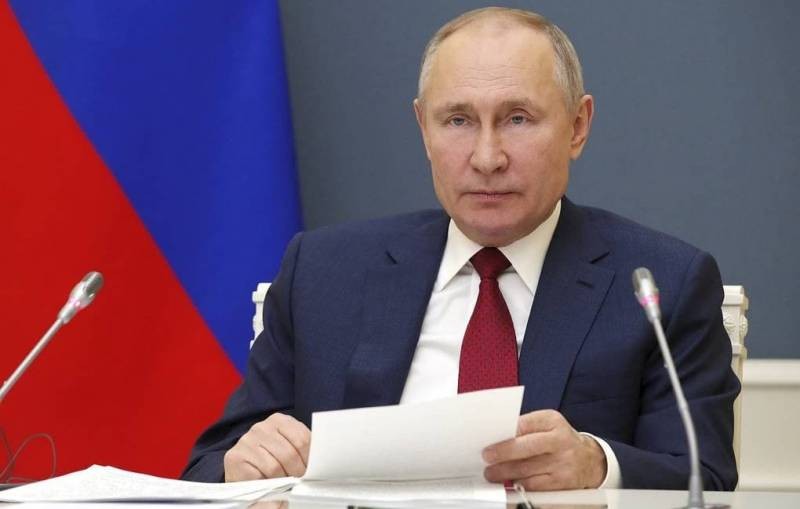 Владимир Путин подписал указ о выплате семьям с детьми