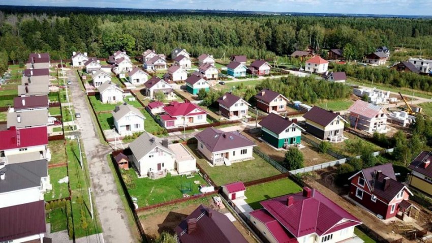 Почему так мало русских живёт в частных домах?