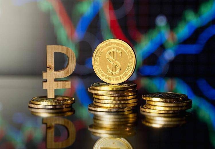 Граждане РФ начали массово покупать золото Граждане РФ начали массово покупать золото
