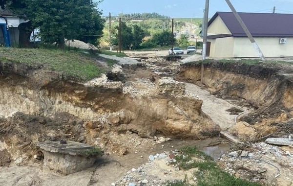 Сложная ситуация для туристов сохраняется в Анапе из-за наводнений