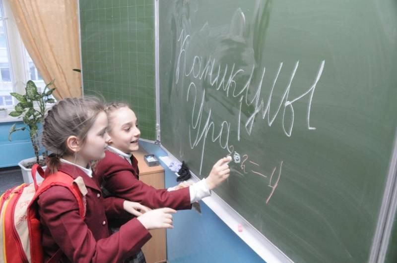Сколько выходных дней будет у российских школьников осенью 2021 года