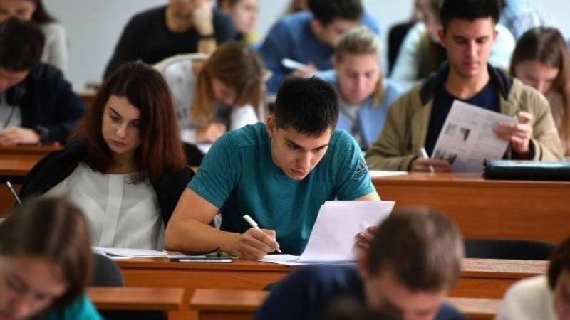 Дистант или нет: как проходит учеба в школах Москвы и вузах с 8 ноября