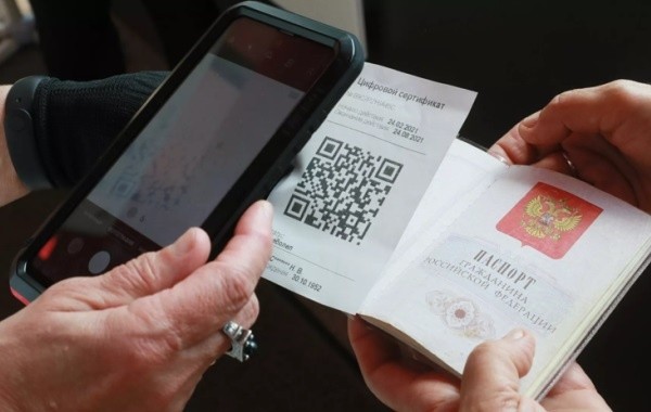 Жители России пытаются понять, когда отменят QR-коды