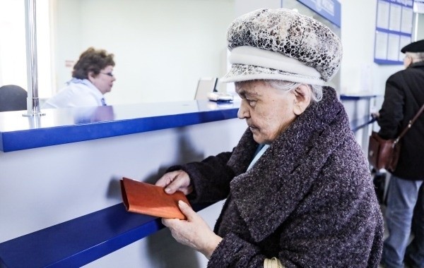 Пенсионеры пытаются разобраться с повышением выплат с 1 января