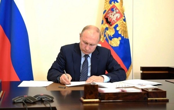 Путин распорядился повысить пенсии выше инфляции