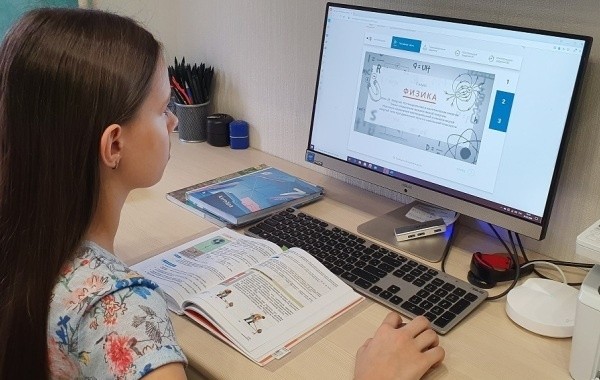 Россияне интересуются, будет ли дистант в школах и ВУЗах