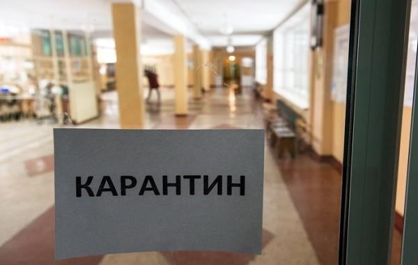 Родители учащихся выясняют, будут ли в январе закрывать школы на карантин
