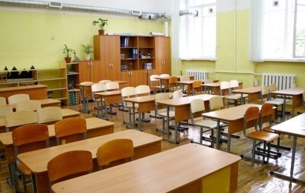 Введут ли дистанционное обучение в школах и ВУЗах из-за "омикрона", выясняют россияне