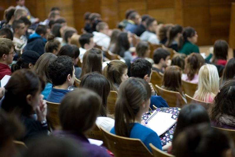 Поздравить с Днем студента 25 января 2022 года можно интересными картинками и смс Поздравить с Днем студента 25 января 2022 года можно интересными картинками и смс