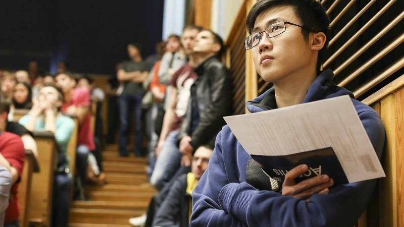 Поздравить с Днем студента 25 января 2022 года можно интересными картинками и смс Поздравить с Днем студента 25 января 2022 года можно интересными картинками и смс