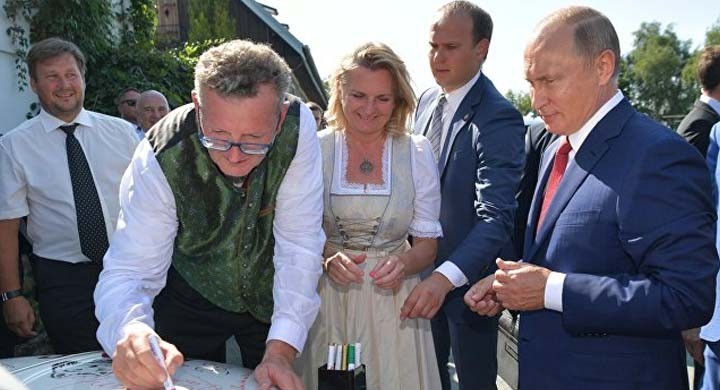 Глава МИД Австрии против танцев с президентом России Владимиром Путиным