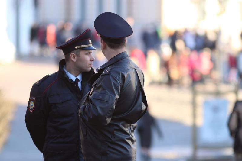 Правда ли, что премии сотрудников МВД зависят от прививки и что делать непривитым полицейским?