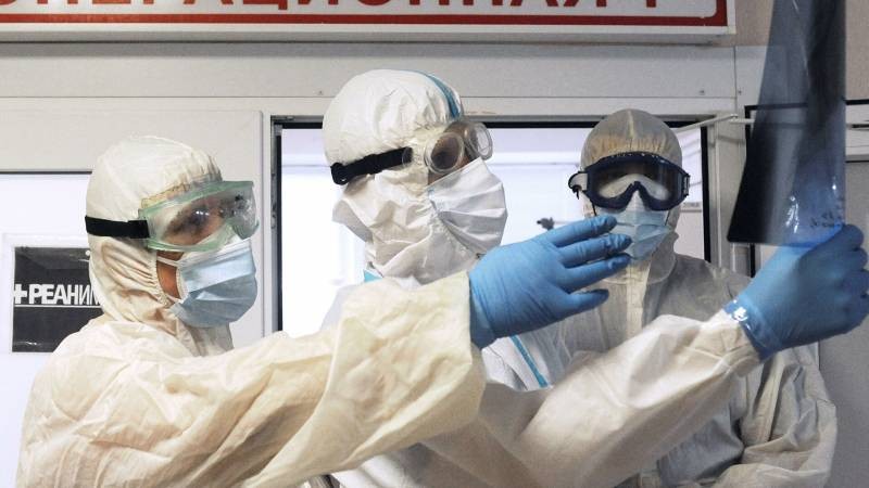 Как распознать и лечить первые симптомы «омикрона» рассказали медики