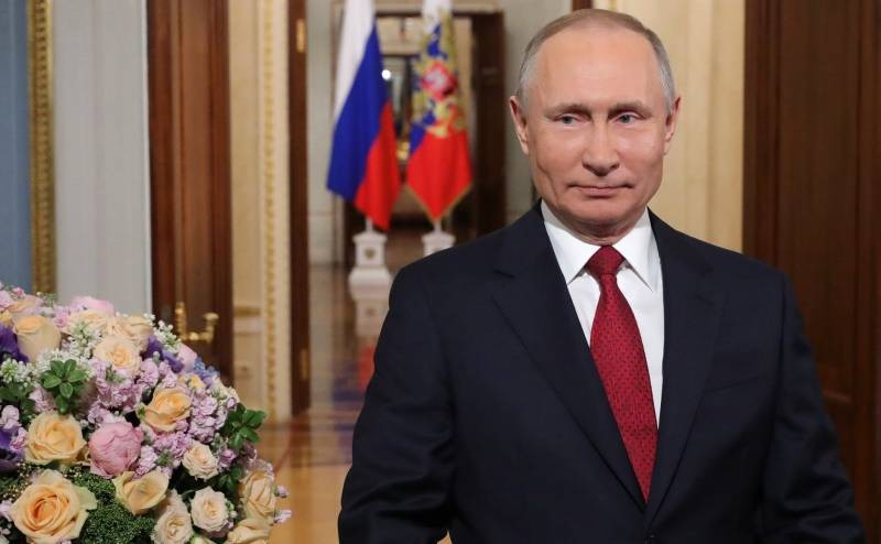 Президент Путин поздравил россиян с Днем защитника Отечества-2022