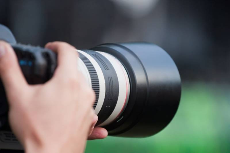 Снимать человека в общественном месте без его согласия можно или нет, что говорит закон РФ