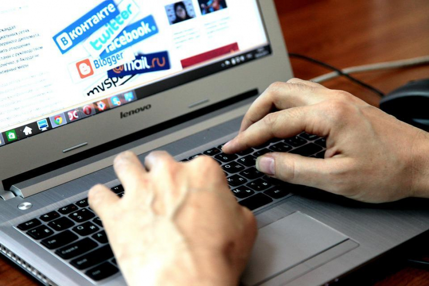 «Яндекс» научил сервис «Балабоба» генерировать текст на английском