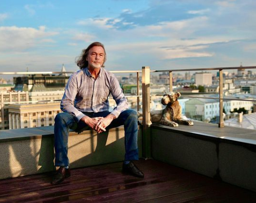 Никас Сафронов предложил установить памятник Моисееву, как у Хрущева