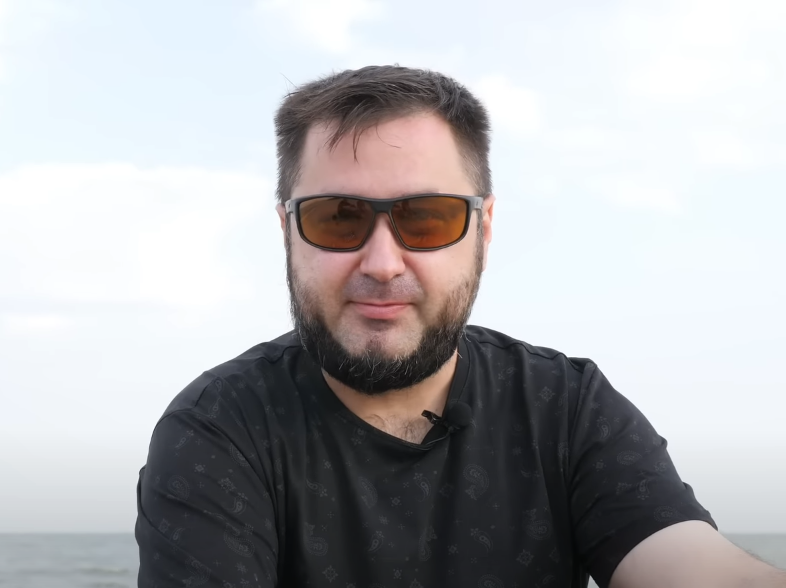 «Скатертью дорожка»: Апачев назвал самоочищением России массовый отъезд творческой элиты