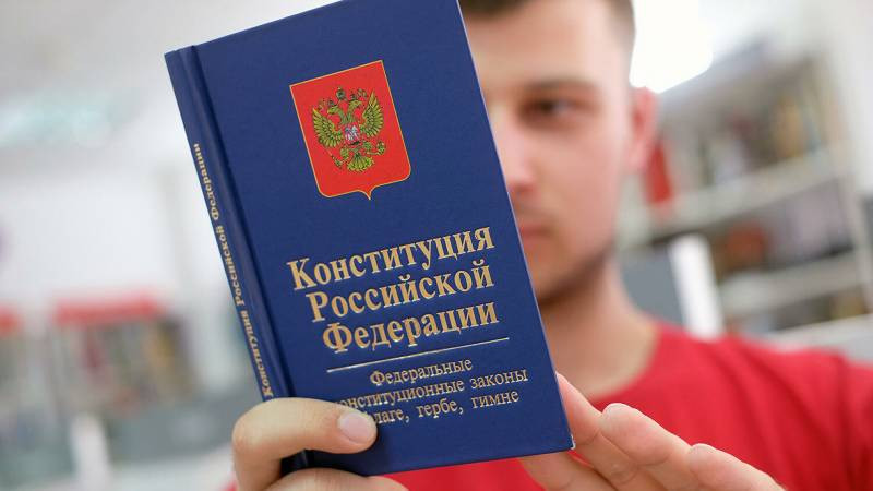Лучшие поздравления звучат в День Конституции РФ 12 декабря 2022 года