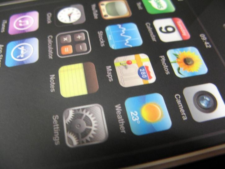 Эксперт: Ограничения со стороны Apple не помешают пользоваться iPhone в РФ