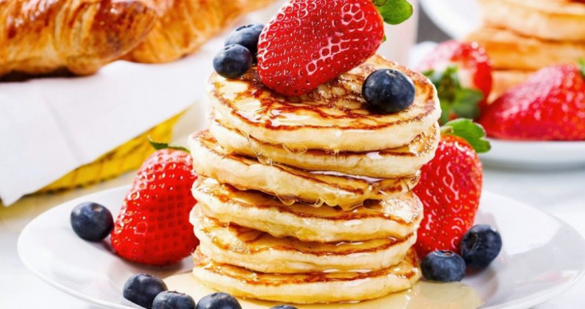 Открытки и вкусные стихи с праздником День оладьев 2 декабря 2022 года: как поздравить близких