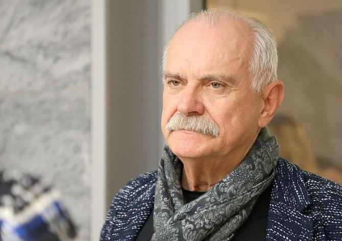 Никита Михалков попал в больницу в тяжелом состоянии с COVID-19