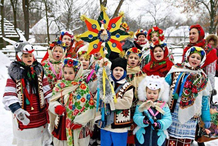 Жители России 8 января 2023 года продолжают отмечать Святки