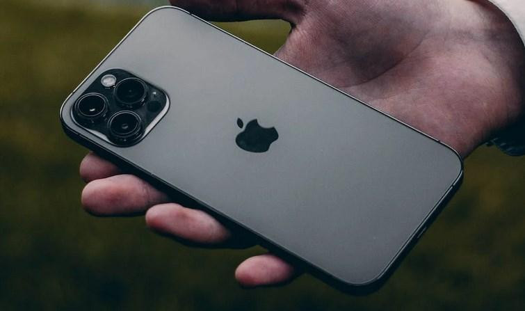 Смартфон iPhone 15 получит более тонкие рамки дисплея и изогнутые края корпуса